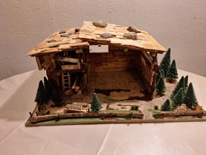 Weihnachtskrippe / Stall Handarbeit - Bild 1 von 10