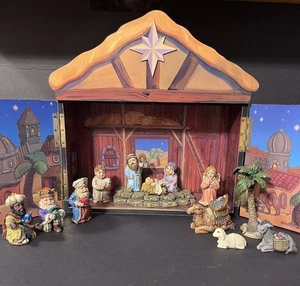 Kleine Krippe Zierliche Krippe 14-teiliges Keramik Set mit Holz Aufbewahrungsbox Diorama - Bild 1 von 20