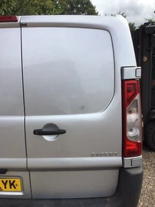 PUERTA TRASERA DERECHA PEUGEOT EXPERT O/S PLATA ALUMINIO GRIS EZR 2007-2016 - Imagen 1 de 5