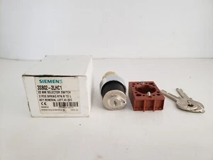 SIEMENS 3SB02-2LHC1 SELECTOR SWITCH W/KEYS 2 POS. SPRING RETURN NIB - Picture 1 of 5