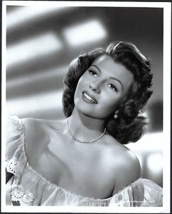 RITA HAYWORTH VINTAGE ORIGINAL PHOTO HOLLYWOOD ACTRESS STYLISH BEAUTY PORTRAIT - Picture 1 of 2