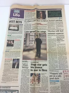 USA TODAY Life 8 de marzo de 1996 Jackie Kennedy Onassis Subasta Entretenimiento Sec D - Imagen 1 de 11
