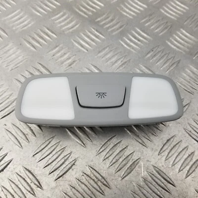 LUZ DE LECTURA TECHO TRASERO INTERIOR AUDI A1 8X MK1 2014 8U0947111 Foto 1 de 4