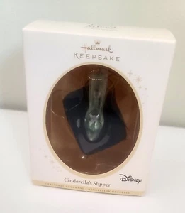 ""Zapatillas de Cenicienta"" 2006 adorno Hallmark Disney Happily Ever After? - Imagen 1 de 4