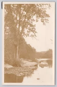 RPPC Baumgesäumter Stony Creek River möglicherweise Torrington Connecticut CT Postkarte - Bild 1 von 2