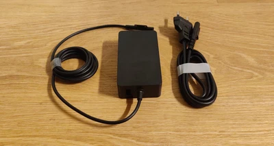 Original Microsoft Netzteil AC Charger 1706 65W  Surface Pro 3,4,5,6,7,8,X - Bild 1 von 4