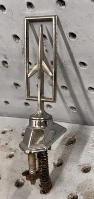 Oldsmobile Ninety Eight 98 1979 Regeny Delta 88 capó adorno encabezado emblema GM Foto 1 de 2