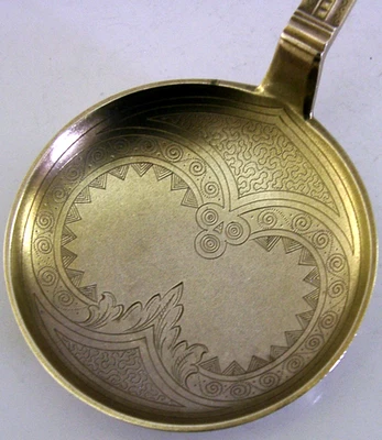 GRANDE CUCCHIAIO DA PORTATA 104g DANISH ARGENTO MASSICCIO DORATO BATTESIMO o 1901 ANTICO - Immagine 1 di 4