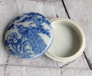 Vintage chinesische Chinoiserie Pfau blau & weiß Porzellan Deckel Schmuckdose - Bild 1 von 9