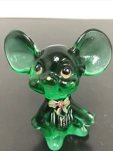 Fenton Geschenkeladen - seltene signierte Maus - L. Everson (?) - weihnachtsgrün - Bild 1 von 15
