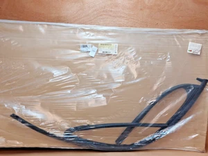 Skoda Octavia MK3 Front Right Door Glass Guide 2012-2020 5E0837432C5AP Genuine - Picture 1 of 7