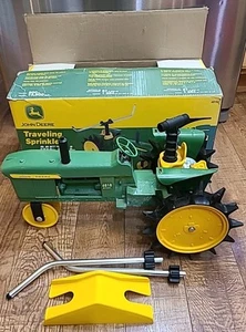 Irrigatore prato da viaggio John Deere trattore pressofuso 4010J 4010 modello giocattolo fattoria - Foto 1 di 13