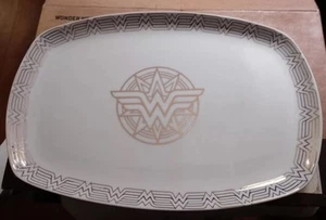 Wonder Woman Serving Platter, DC Comics, Warner Brothers New - Picture 1 of 9