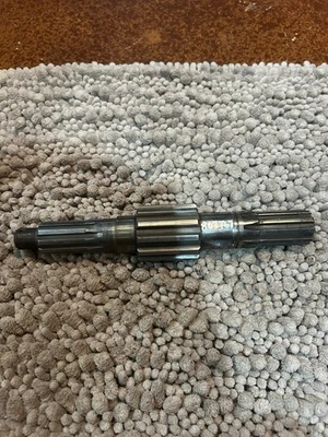 Jeep Willys Spicer Dana 18 Rear Output Shaft 807767 with cotter key hole - Image 1 of 4