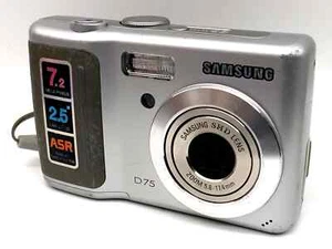 Cámara digital compacta Samsung D75 SHD Lens 5,8-17,4 mm 7,2 MP! ¡ERROR DE PANTALLA! - Imagen 1 de 5