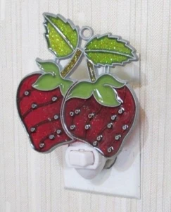 STRAWBERRY NIGHTLIGHT (SMALL STRAWBERRIES SUNCATCHER LIGHT) - Picture 1 of 1