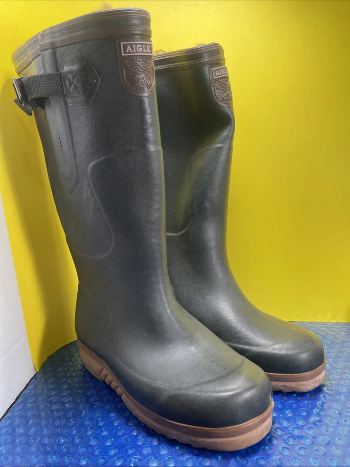 Botas de goma verde oscuro Aigle para hombre EU 41 US 9 talla aisladas banda de rodadura profunda Foto 1 de 4