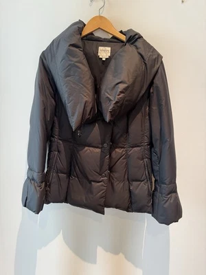 Chaqueta acolchada de plumón Armani Collezioni negra talla 46 Foto 1 de 4