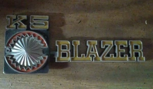 Original 1975 1976 1977 1978 1979 1980 CHEVY K5 Blazer FENDER EMBLEM GM 349697 - Picture 1 of 3