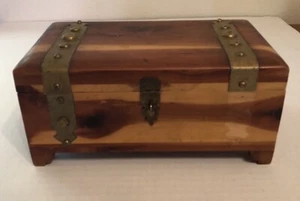 Pilliod Art Boxes, Swanton, Ohio Wooden jewelry trinket chest brass hinges - Picture 1 of 13
