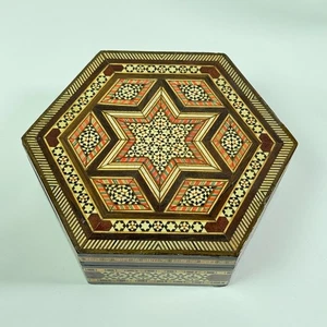 Joyero vintage sirio con incrustaciones de madera hexágono mosaico diseño de estrella forrado de fieltro rojo - Imagen 1 de 8