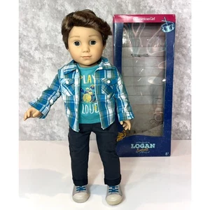 American Girl Logan Boy Muñeca Primer Hombre En Reunión Conjunto Zapatos Ropa Interior Caja Nuevo - Imagen 1 de 12