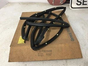 GM NOS 1990-96 Chevy Pontiac Olds Minivan Rear Sliding Door Weatherstrip Seal - Picture 1 of 4