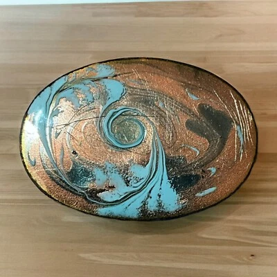 Broche trasero de cobre superpuesto de vidrio remolino abstracto ovalado prendedor mediados de siglo moderno MCM Foto 1 de 4