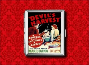 CARTEL DE PELÍCULA VINTAGE DE MARIHUANA COSECHA DEL DIABLO ANUNCIO BILLETERA IDENTIFICACIÓN DE CIGARRILLO ESTUCHE IPOD - Imagen 1 de 4