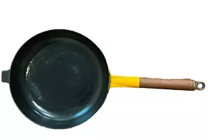 Vintage LE CREUSET 26 Yellow Cast Iron Frying Pan Long Wooden Handle Skillet - Picture 1 of 9