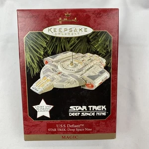Hallmark 1997 Star Trek DS9 USS Defiant NX-74205 Ornament Lights Magic Boxed - Picture 1 of 5