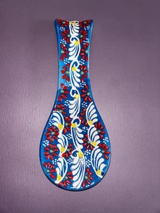 Hand-painted Malta Ceramic Spoon Rest - Unique Embossed Design - Picture 1 of 2