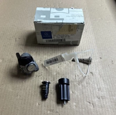 A2048900267 MERCEDES BENZ X204 W204 GLK - C CLASS TS LOCKING SET GENUINE NEW - Image 1 of 4