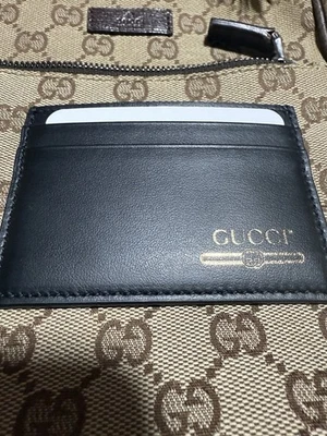 *NUEVO* Auténtico Portatarjetas de Crédito Gucci Cuero Negro y Dorado 4 Ranuras Foto 1 de 2