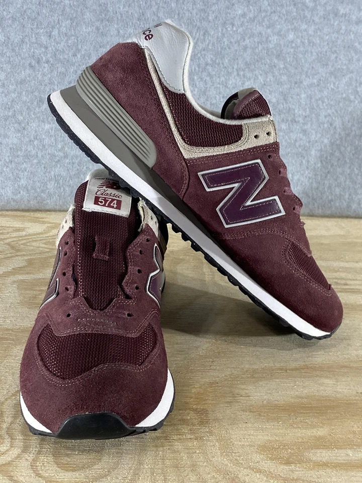 Новый баланс туфли мужчин 10,5 бордовая замша 574 V2 классический работает повседневные кроссовки - Изображение 1 из 4