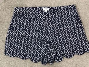 Crown & Ivy Shelby Shorts Women Size 10 Blue White Pineapples Scallop Cuff EUC - Picture 1 of 15