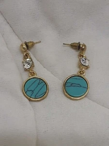 Pendientes colgantes vintage redondos en tono dorado turquesa y circonita cúbica perforados - Imagen 1 de 3
