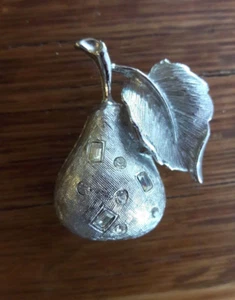 BROCHE/PIN DE FRUTA PERA DE TONO PLATEADO JUDY LEE DE COLECCIÓN - Imagen 1 de 3