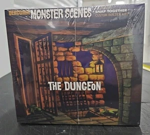 2016 DENCOMM / AURORA MONSTER SCENES THE DUNGEON Sealed - Picture 1 of 4