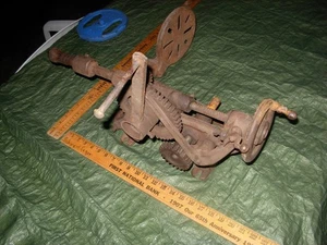 Antigua prensa de taladro manual de hierro fundido, 24 pulgadas de largo 38 libras - Imagen 1 de 11