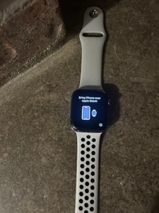 397822 - Apple Watch SE Gps Nike 44mm - iTunes Locked - Photo 1 sur 5