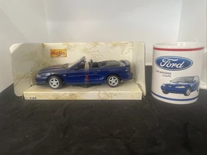 Maisto Special Edition '94 Ford Mustang GT blau 1:24 mit 1999 Ford Mustang Tasse - Bild 1 von 9