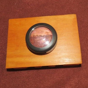 MAC Uma Baked Mineralize Shimmery Eyeshadow Pro Store Coll. SUPER rara - Foto 1 di 3