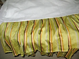 Falda de cama Waverly Williamsburg Custis Garden a rayas KING rayas verdes - Imagen 1 de 2