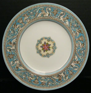 WEDGWOOD FLORENTINE PATTERN TURQUOISE FRUIT CENTER 8 SALAD PLATE MADE IN ENGLAND - Picture 1 of 9