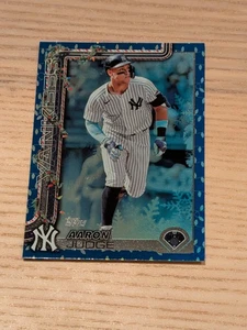 2025 Topps Holiday #H161 Aaron Judge Blue Metallic Holiday Lights Yankees SP MVP - Picture 1 of 3