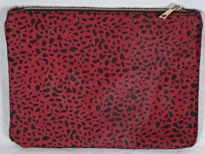 Bolso sin asas Sole Society pelo de becerro manchado granate y negro con cremallera Foto 1 de 4