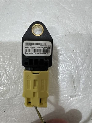 Sensor de impacto 2012-2019 Fiat 500 sensor de aceleração P68073423AA fabricante de equipamento original - Imagem 1 de 4