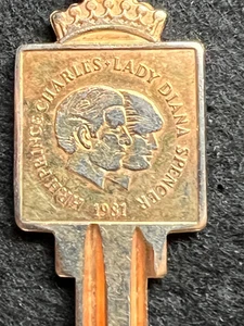 PRINCE CHARLES & DIANA 1981 WEDDING SOUVENIR YALE KEY GOLD TONE AGE WORN - Picture 1 of 5