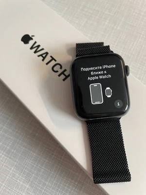 Apple Watch Series 4 44mm GPS/Celluar Edelstahl in Space Schwarz mit Armband - Bild 1 von 4